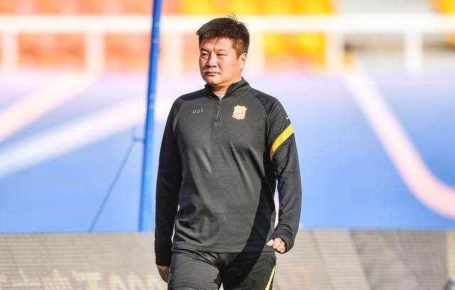 华体会真人娱乐平台-胜败有凭!新帅对决大羽激活全队 萨帅“铁式操作”