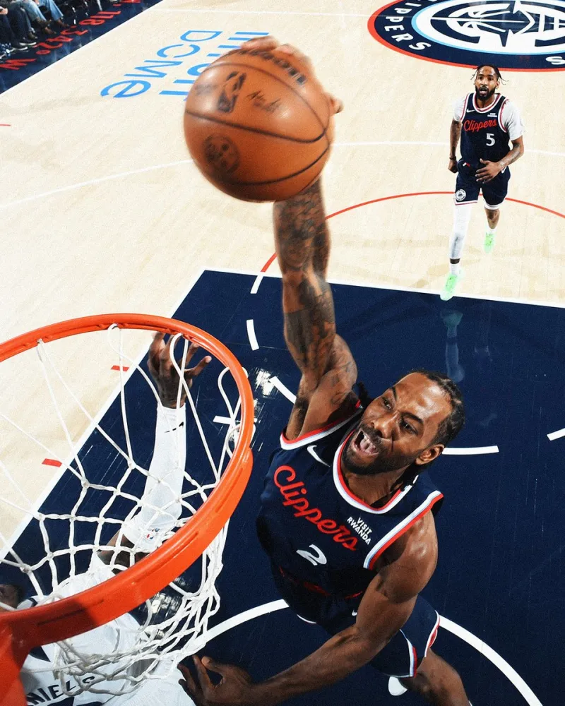 华体会真人娱乐官网-战神卡归位!快船官方晒伦纳德今日的扣篮照与球迷分享